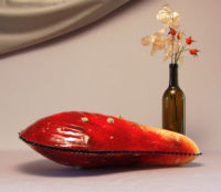 Grande Moules (Big Mussel) table piece red by glass artist Michael Dupille